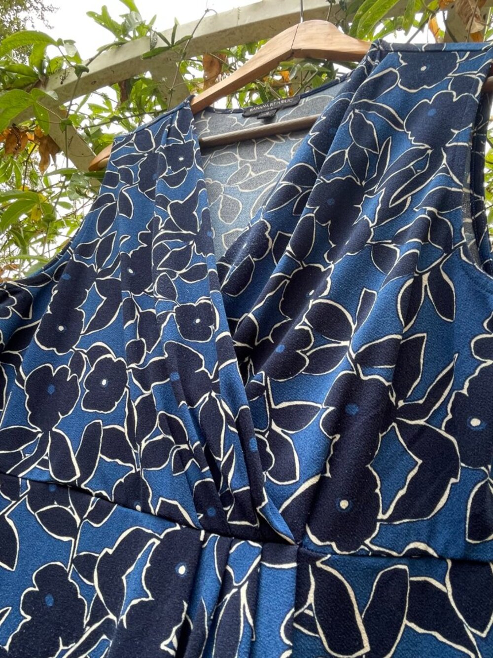 Banana Republic Blue Floral Sleeveless Wrap Front Blouse Size M Peplum Boho Chic - Picture 5 of 15